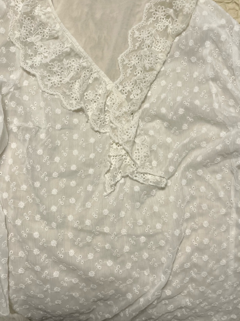 Suzanne Betro White Eyelet Lace V-Neck Blouse